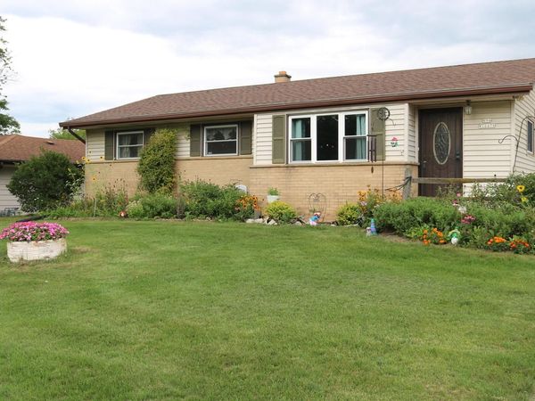 N94W16478 Cumberland ROAD, Menomonee Falls, WI 53051