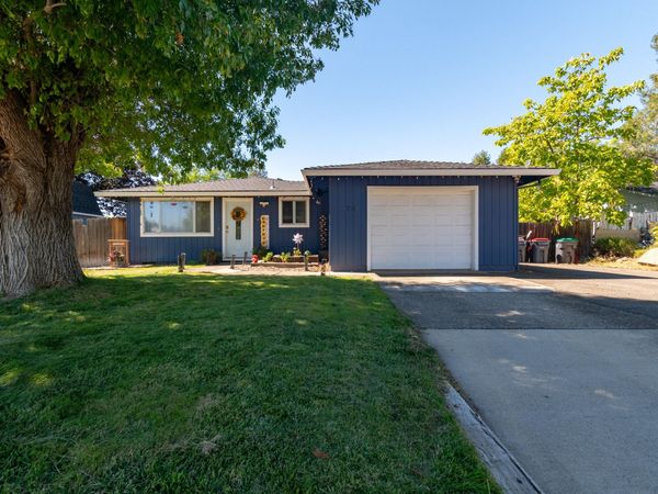 7701 Bellaire Way, White City, OR 97503