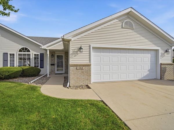 1312 Inglewood Circle , Bloomington, IL 61704