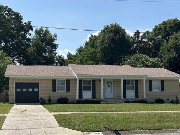5565 Leesway Blvd, Pensacola, FL 32504