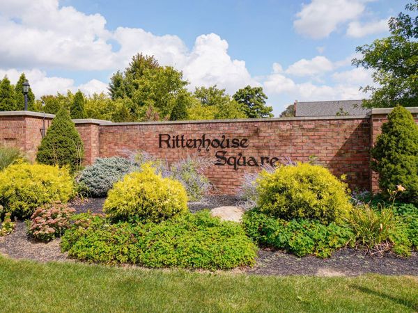 1689 Saint Albans Court , Unit 22-89, Columbus, OH 43220