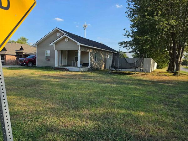 821 W Oak Street , Collinsville, OK 74021