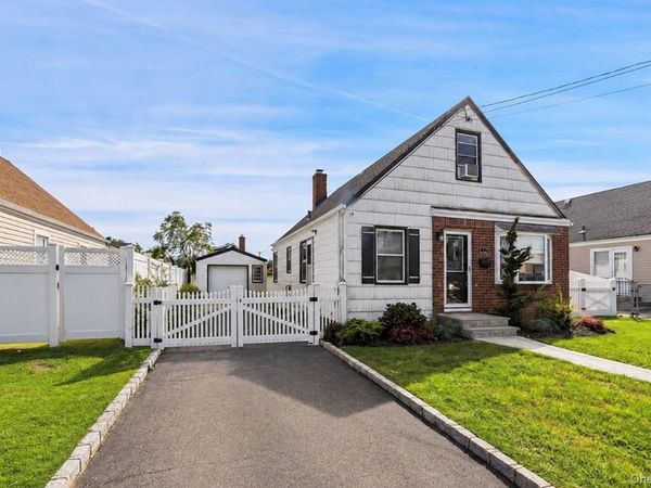 5 Marvin Avenue , Hicksville, NY 11801
