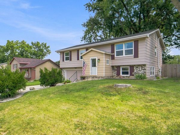 4407 67th Street , Urbandale, IA 50322