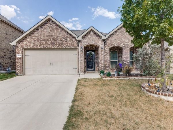 9236 Flying Eagle Lane, Fort Worth, TX 76131