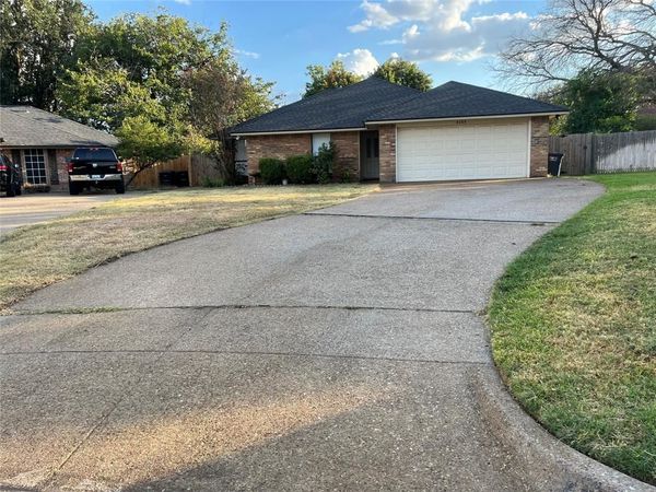 8208 Alsace Court , Fort Worth, TX 76134