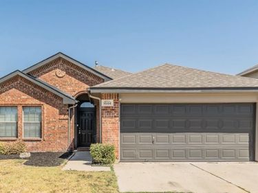 1056 Breeders Cup Drive, Fort Worth, TX 76179