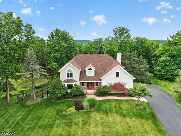 6 Chaucer Dr, Clinton, NJ 08801