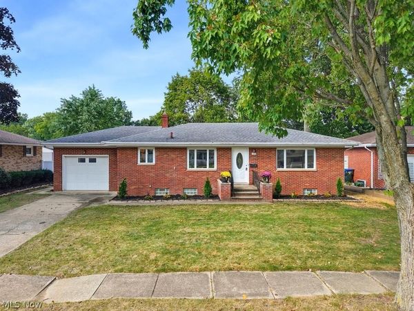 127 Alameda Avenue, Cuyahoga Falls, OH 44221