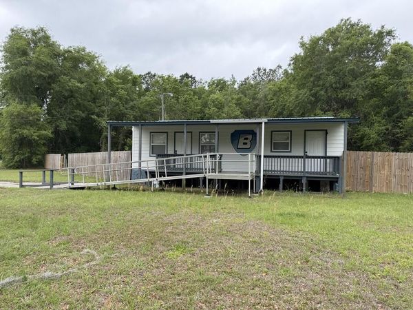 683 N Court St, Bronson, FL 32621