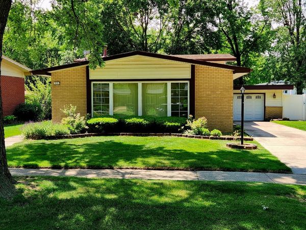 834 N Rainbow Drive, Glenwood, IL 60425