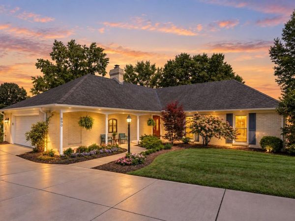 890 Lookout Point Drive, Columbus, OH 43235