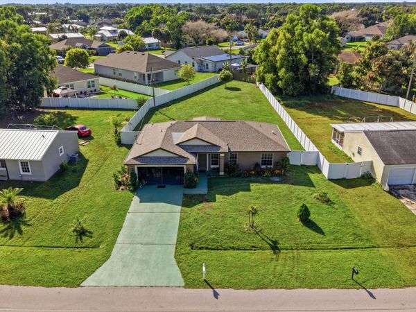 2233 SE West Blackwell Drive, Port St. Lucie, FL 34952