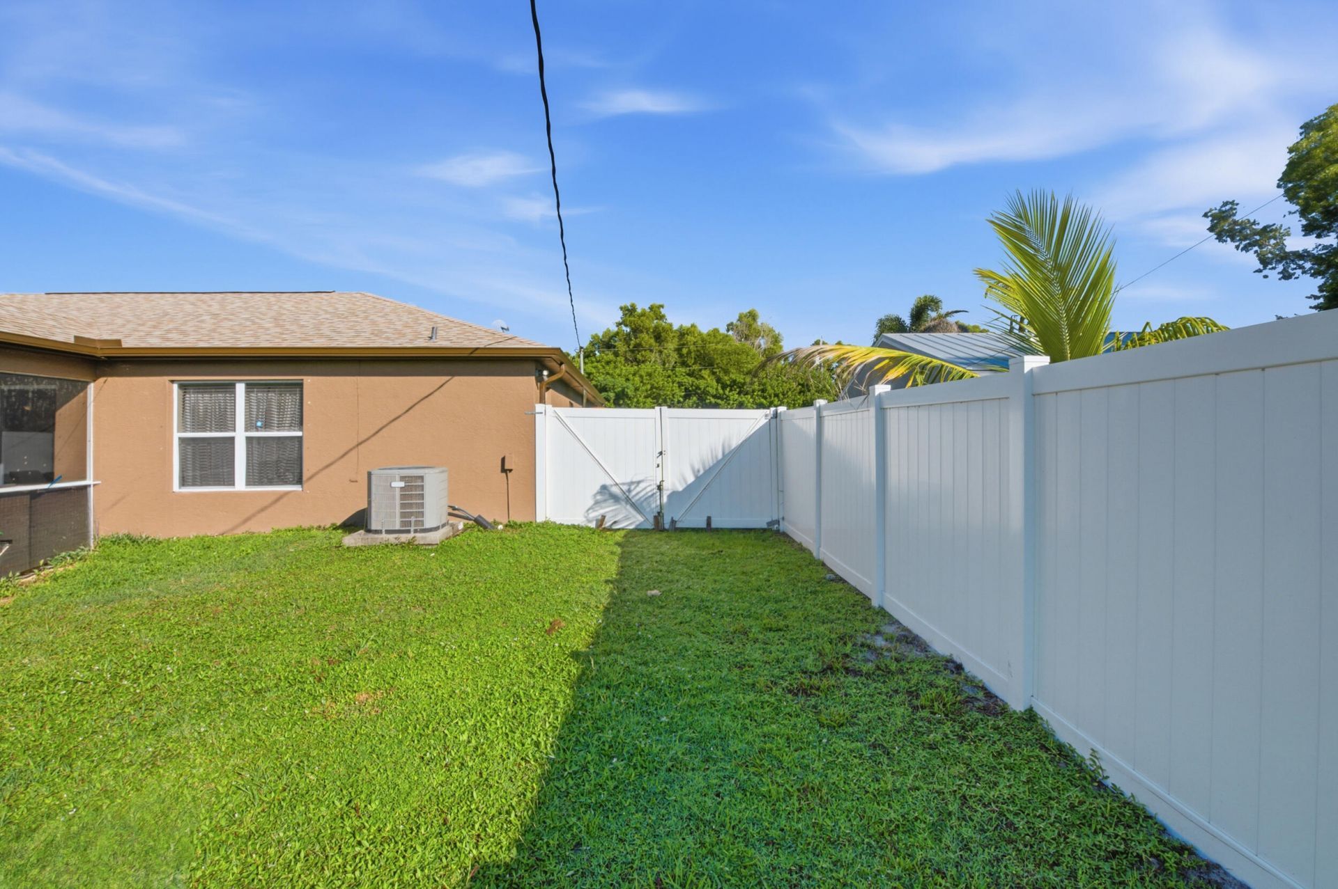 2233 SE West Blackwell Drive, Port Saint Lucie, FL 34952 Photo