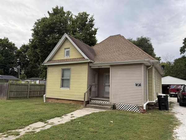 621 S Kosciusko Street, Jacksonville, IL 62650