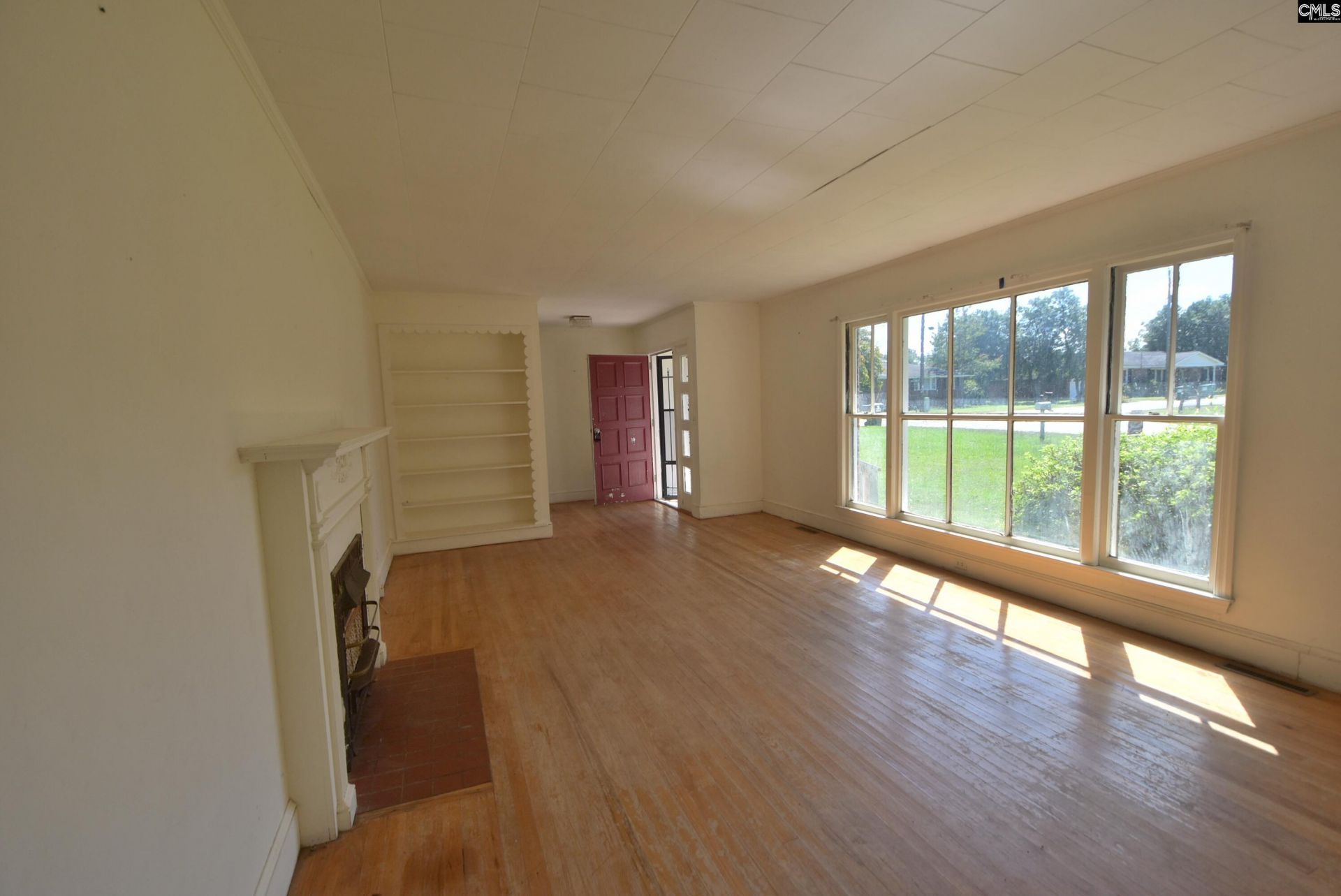 209 Noble Street Photo 10