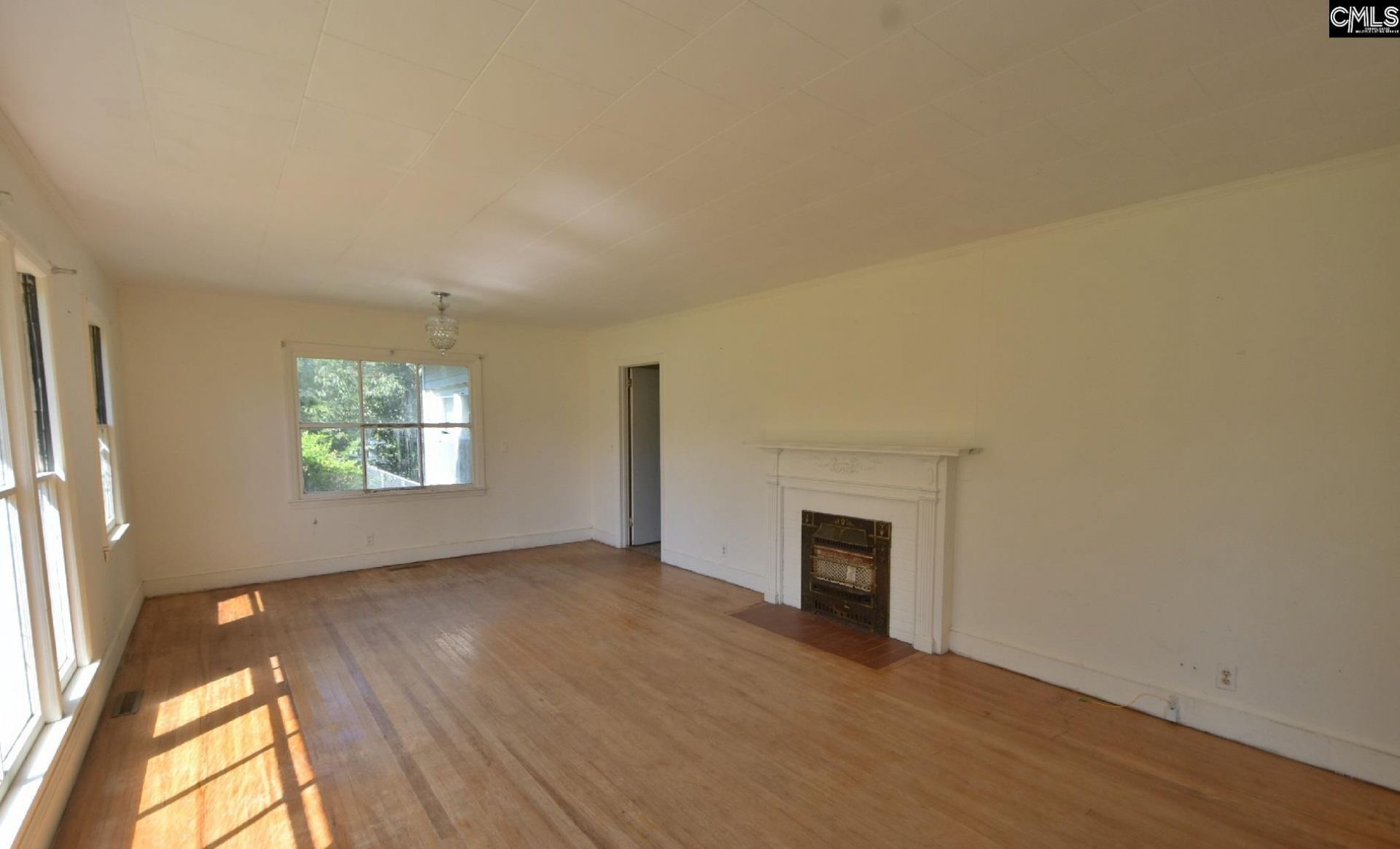 209 Noble Street Photo 12