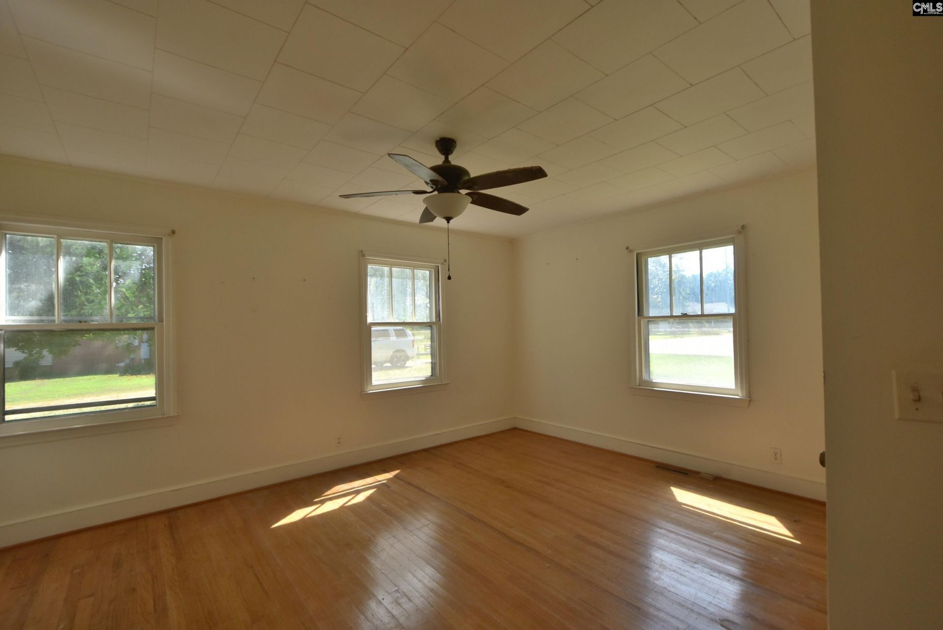 209 Noble Street Photo 15