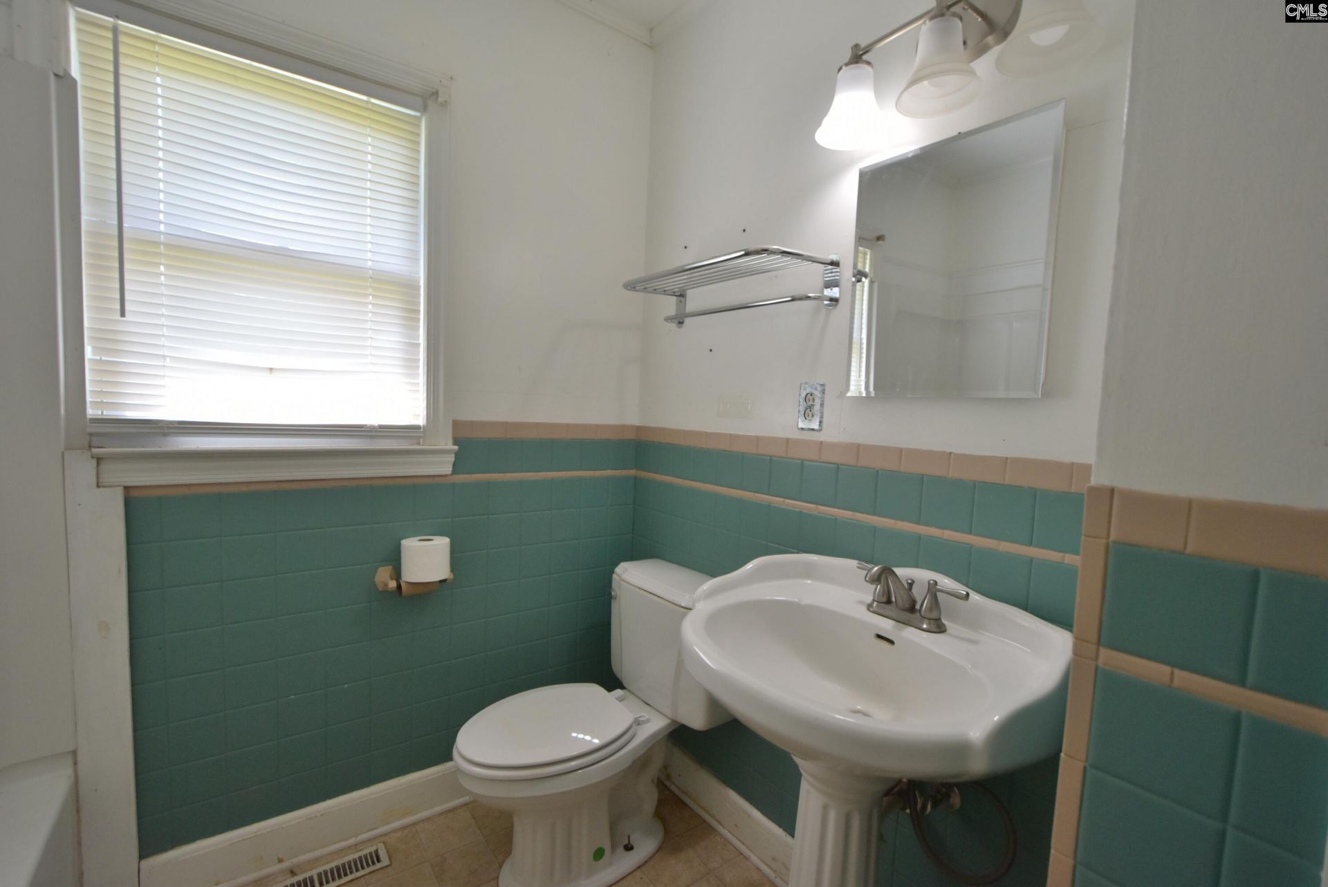 209 Noble Street Photo 16