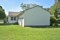 209 Noble Street photo 4