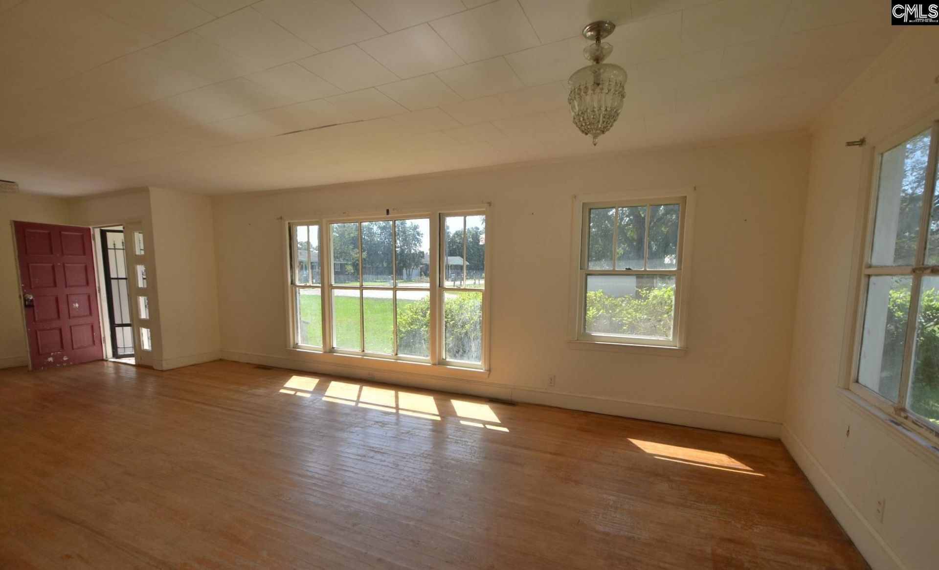209 Noble Street Photo 7