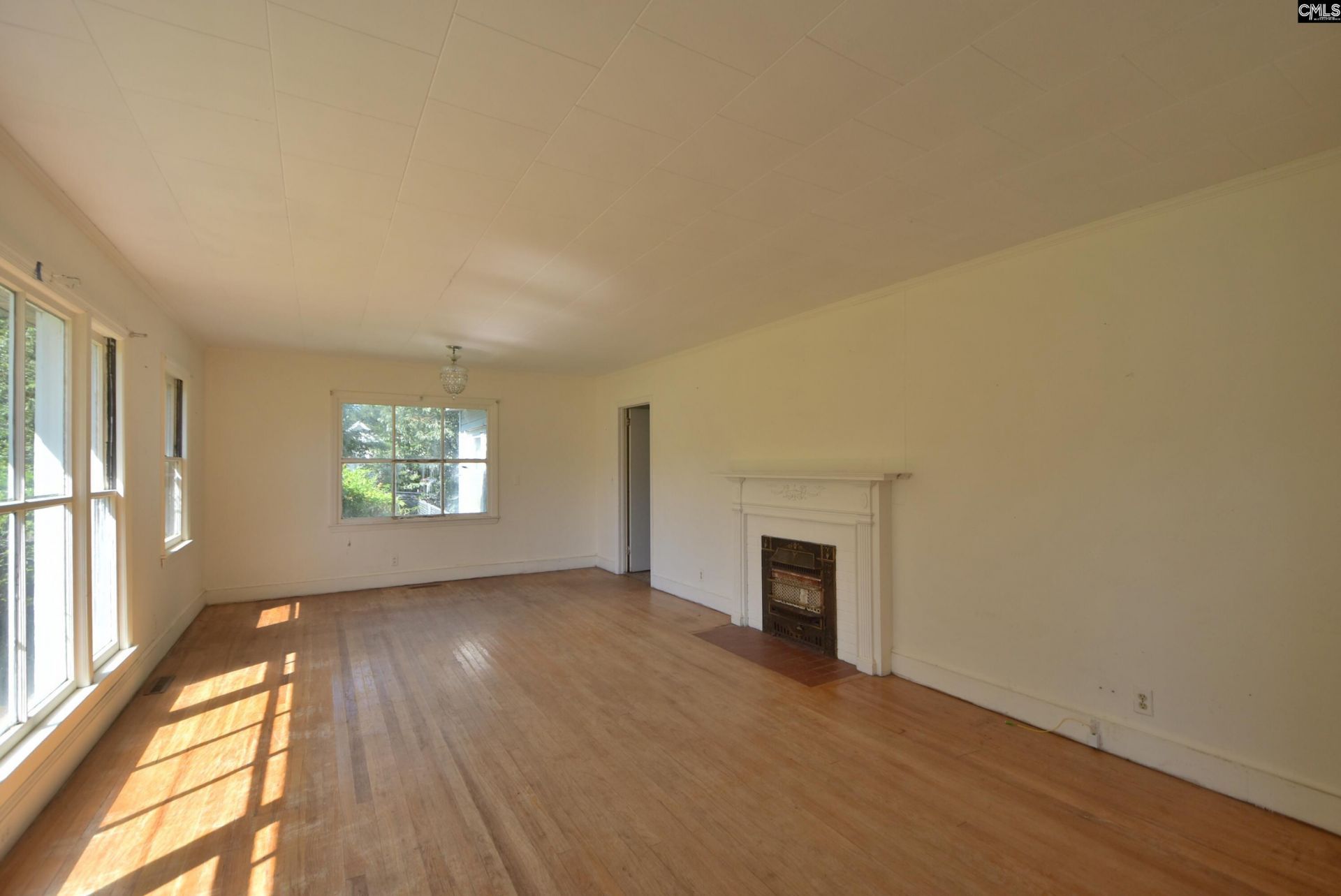 209 Noble Street Photo 8
