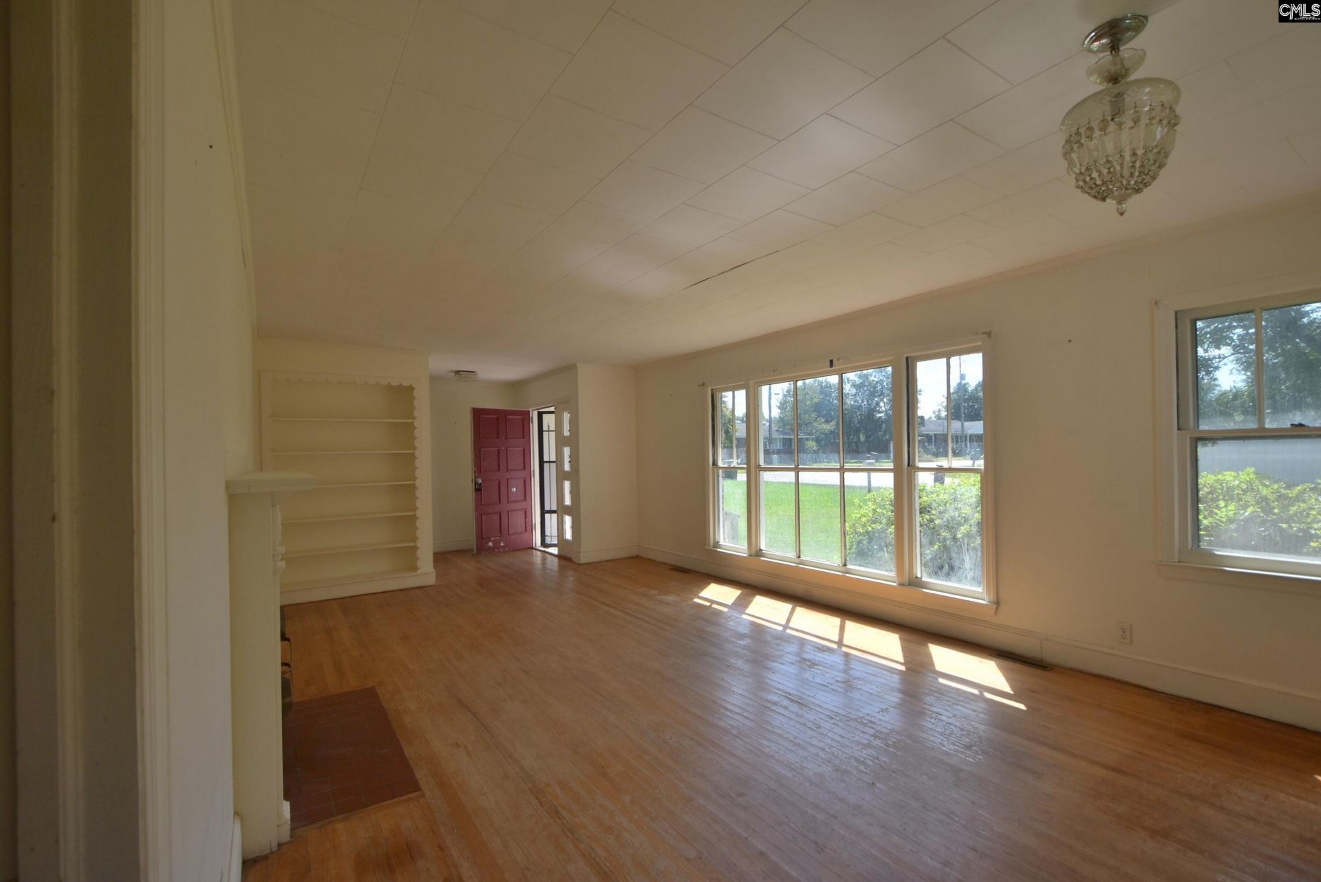 209 Noble Street Photo 9
