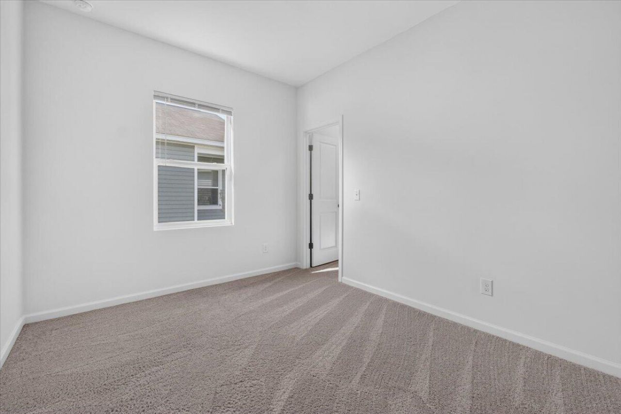 210 Phoenix Drive Photo 13