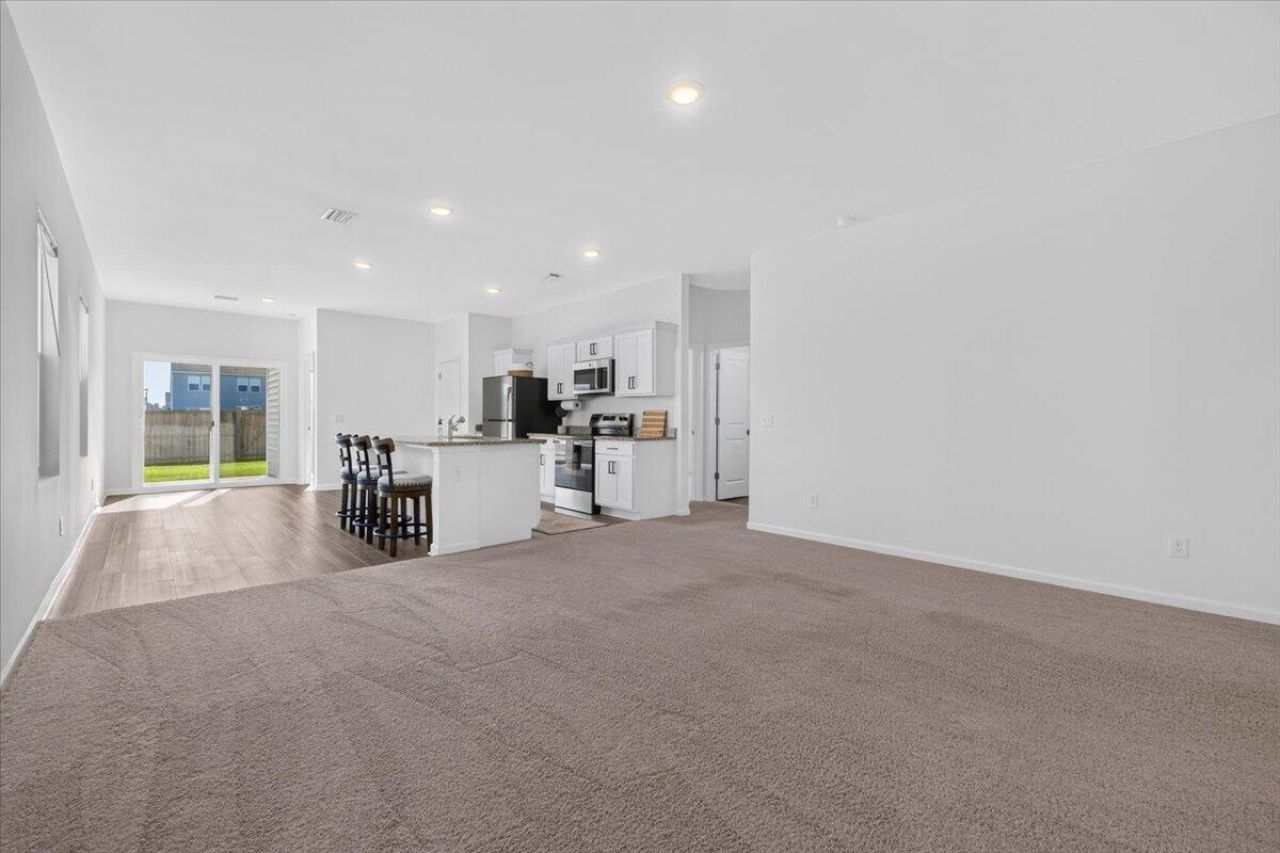 210 Phoenix Drive Photo 32