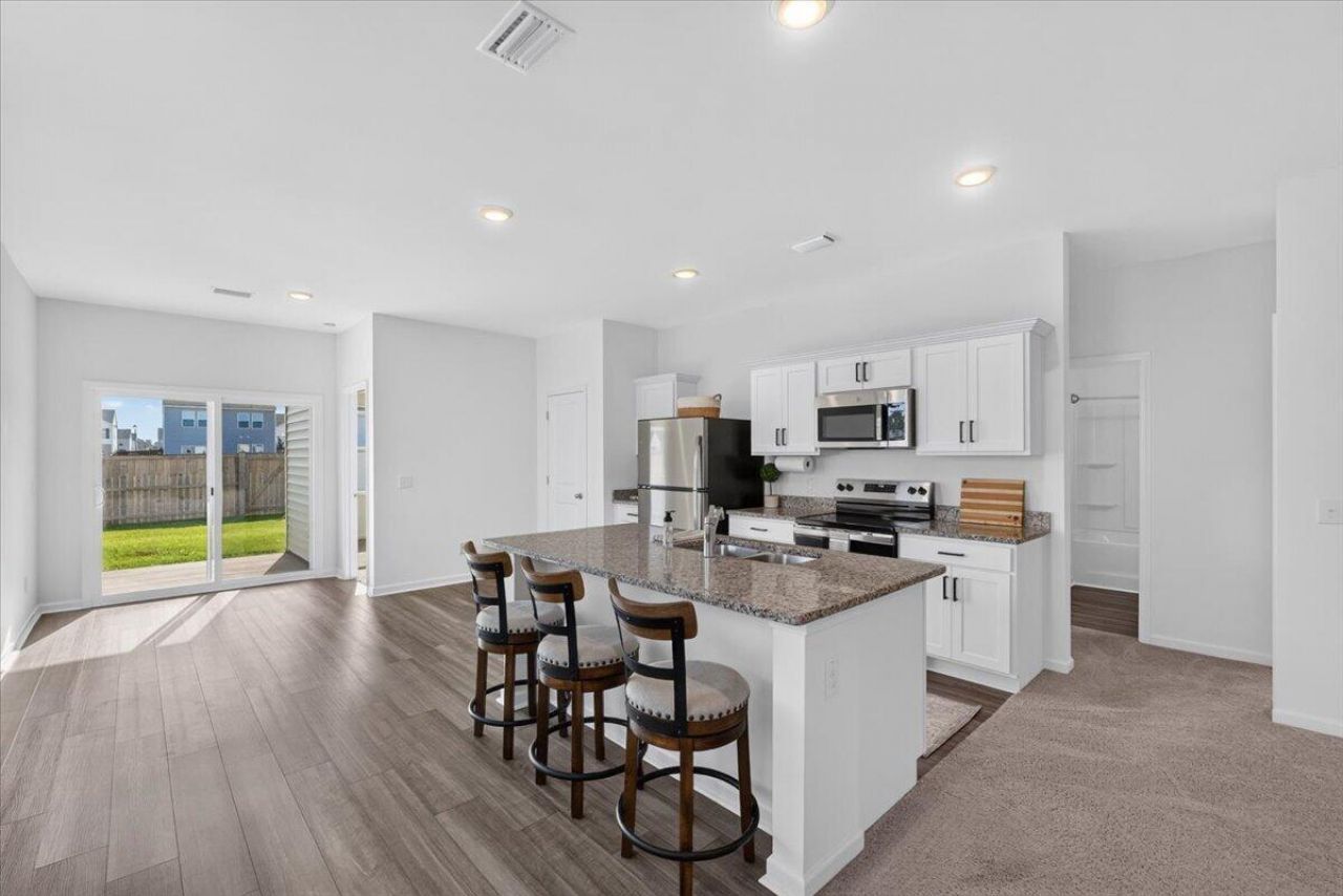 210 Phoenix Drive Photo 4