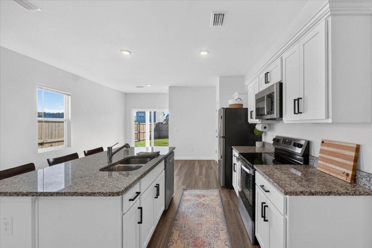 210 Phoenix Drive Photo 6