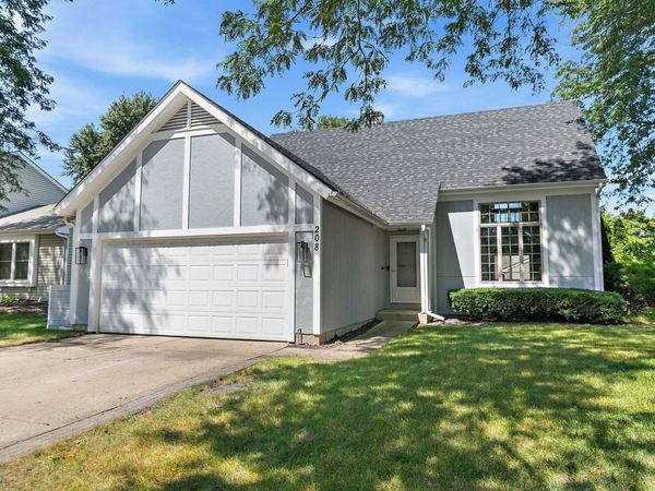 208 Carol Ann Drive , Streamwood, IL 60107