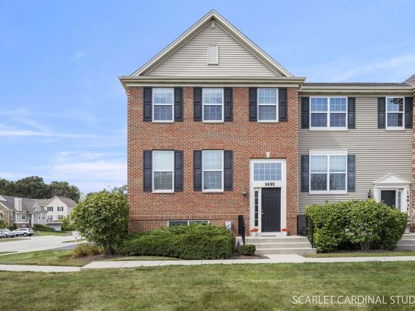 1491 Deer Pointe Drive, South Elgin, IL 60177