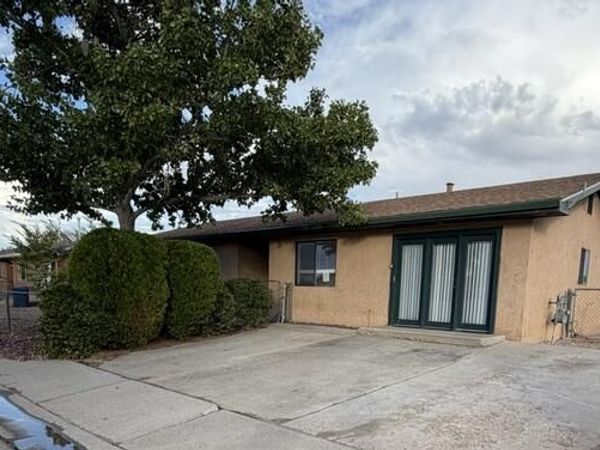 824 GALLAHAD Street SW, Los Lunas, NM 87031