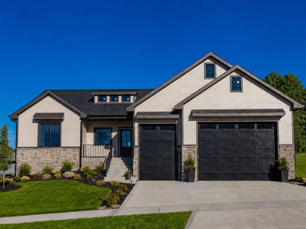 5766 Arbor Springs Drive , Pleasant Hill, IA 50327