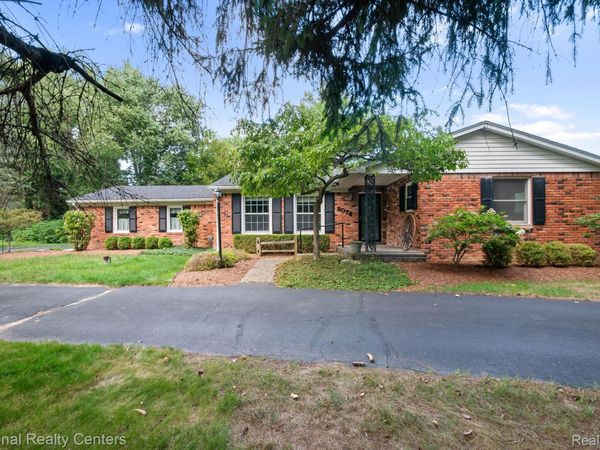2074 Pear Tree Lane, Oakland Township, Mi 48363
