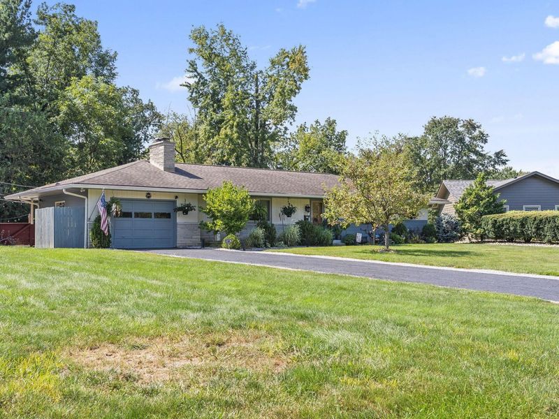 299 Woodsview Drive, Canal Winchester, OH 43110 Photo 2