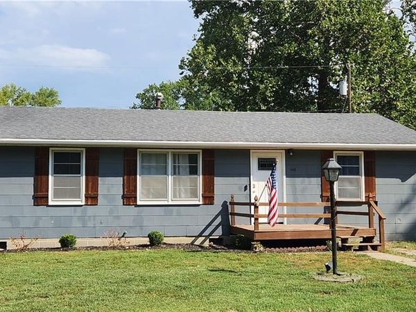 1002 Oakvale Drive, Harrisonville, MO 64701