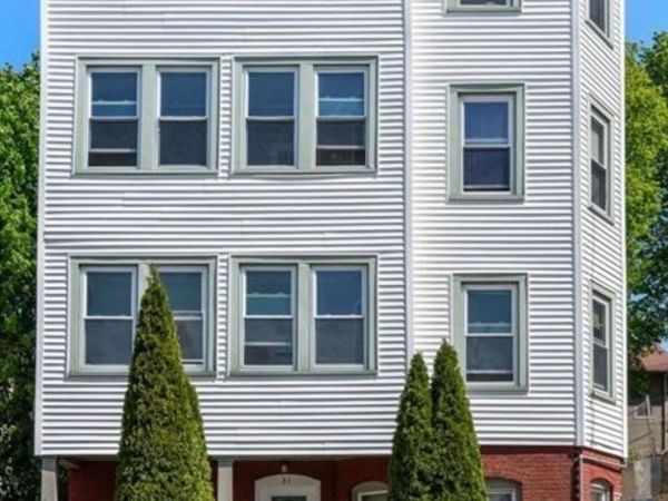 31 Chrome St, Worcester, MA 01604