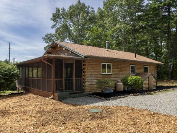 25 Old Center St, Carver, MA 02330