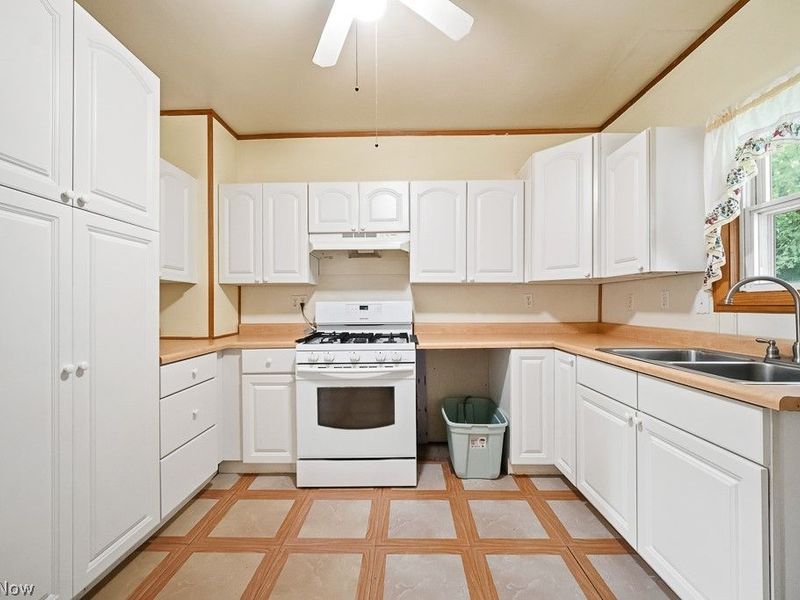 669 Scott Place NW, Massillon, OH 44647 Photo 4