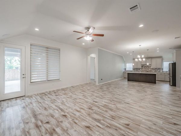 612 Rawlins Lane, Fort Worth, TX 76131