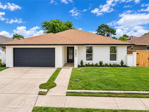 5301 E IDLEWOOD Court, New Orleans, LA 70128