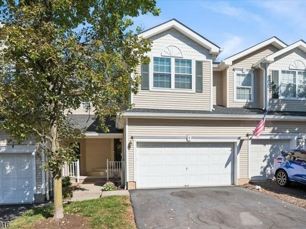 4 Old Orchard Ct, Clinton, NJ 08809