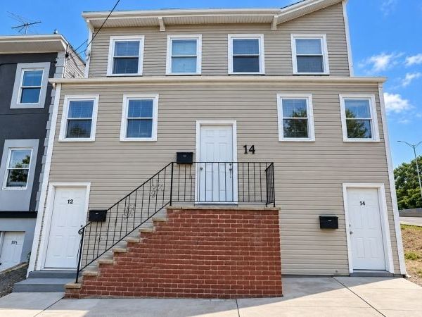 14 Oriental St, Newark, NJ 07104