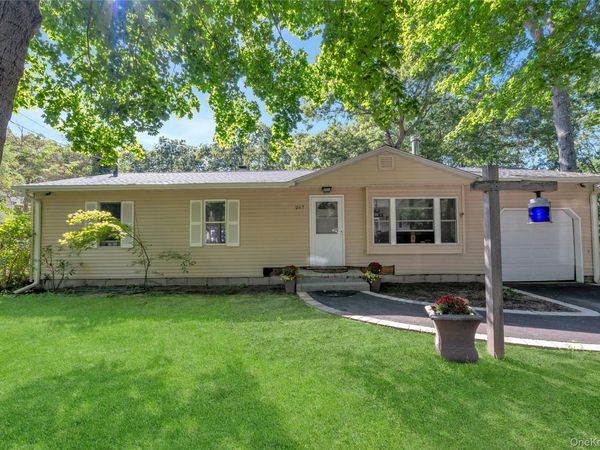 257 Parkway Drive, Calverton, NY 11933