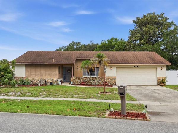 8582 CEDAR COVE DRIVE , ORLANDO, FL 32819