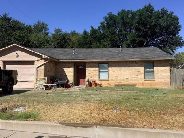 807 Mack Drive , Denton, TX 76209