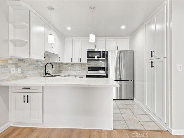 6815 Remmet Avenue, Unit 212, Los Angeles, CA 91303