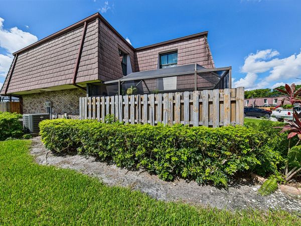7693 Courtyard Run W, Boca Raton, FL 33433